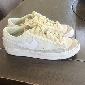 Nike Low Top Sneakers in Pale Green & White